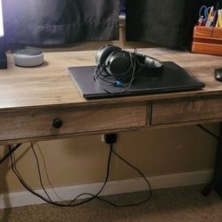 Modern Desk With 2 Drawers 