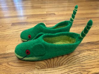 Adorable 100% Wool Felt Slippers W10/M8