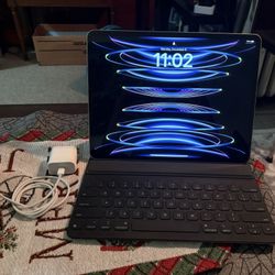 M2 12.9-inch iPad Pro Wi-Fi 128GB Space Gray 6th Gen + Apple Smart Keyboard Folio