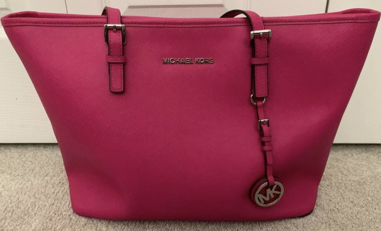Authentic Pink Leather Michael Kors Bag. 