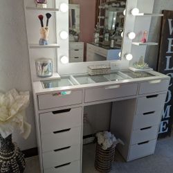 Bonito Vanity