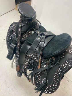Nueva montura charra de cuero lasser con fuste forrado