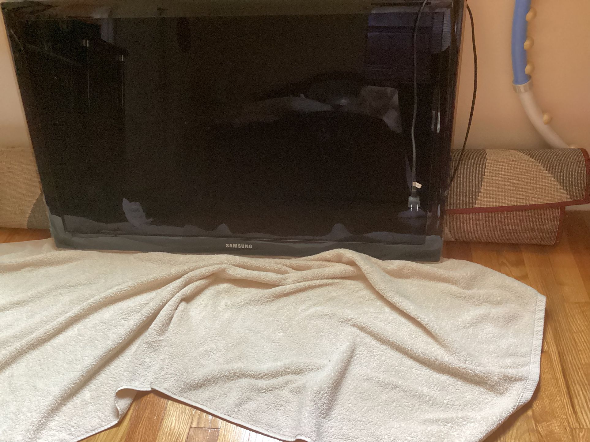 TV Samsung 47”