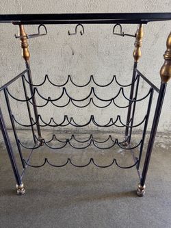 Wine bottle holder