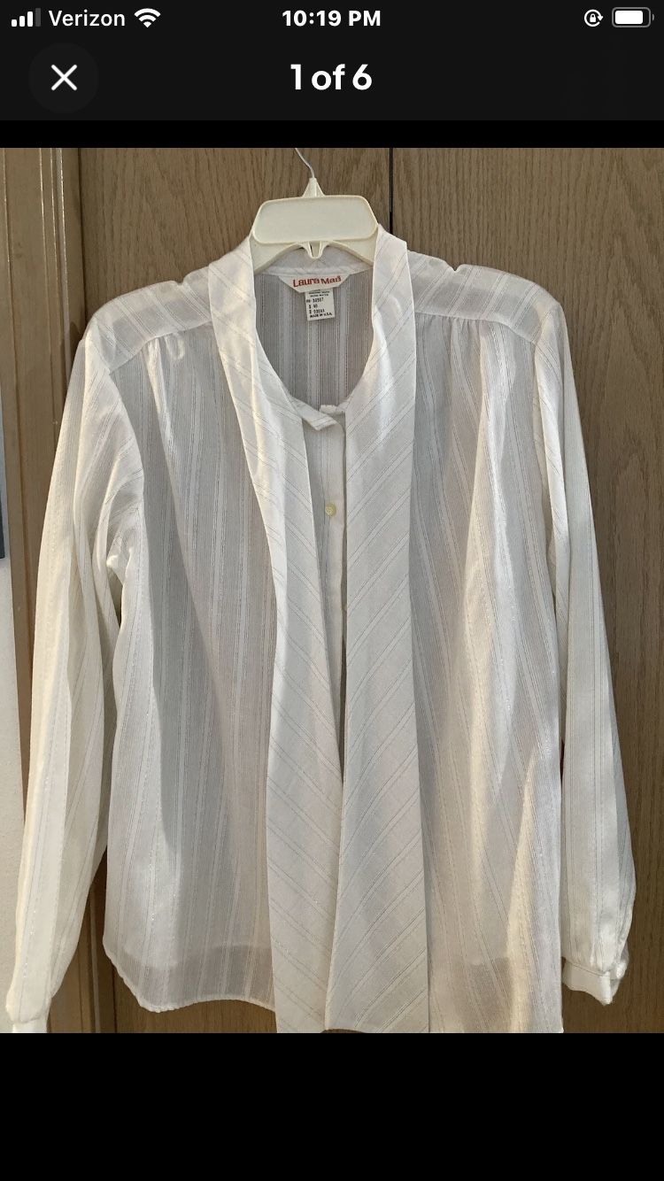 Néw Laura Mae Long Sleeve White Blouse With Gold Stripes Size 40