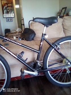 26-in specialized Hardrock female 21 speed bike