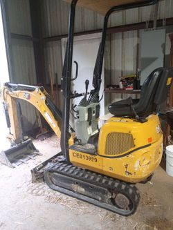 Excavator 200$ w/operator and truck