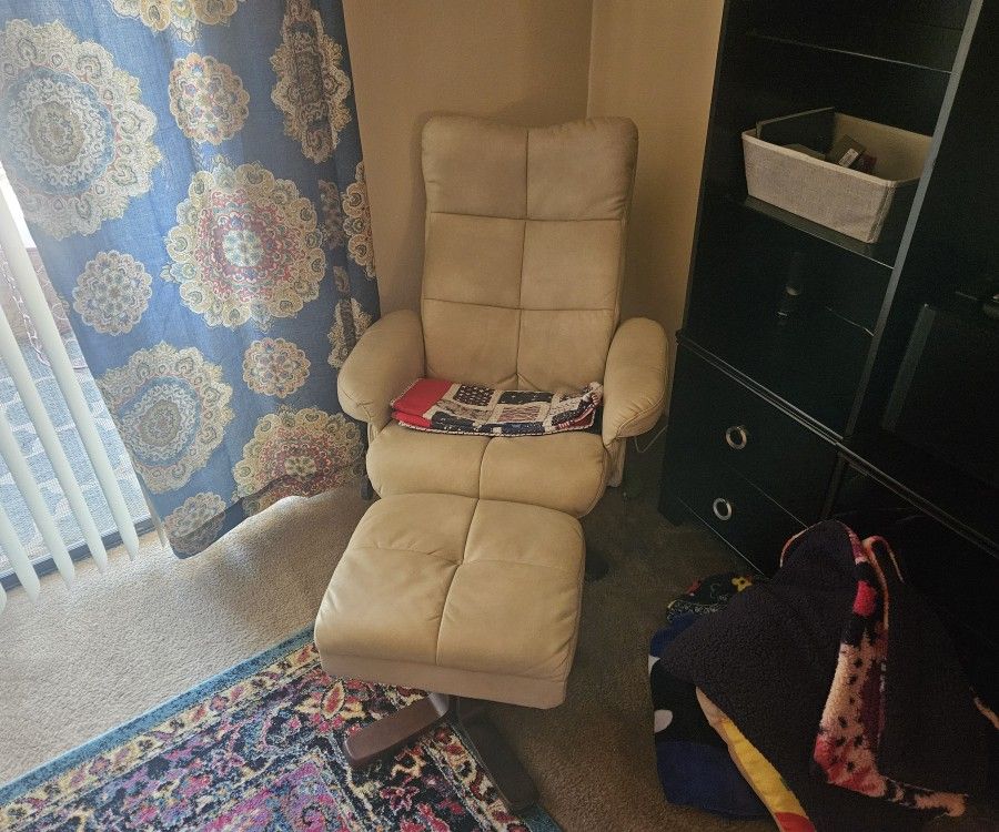 Corner Chair w/ Ottoman