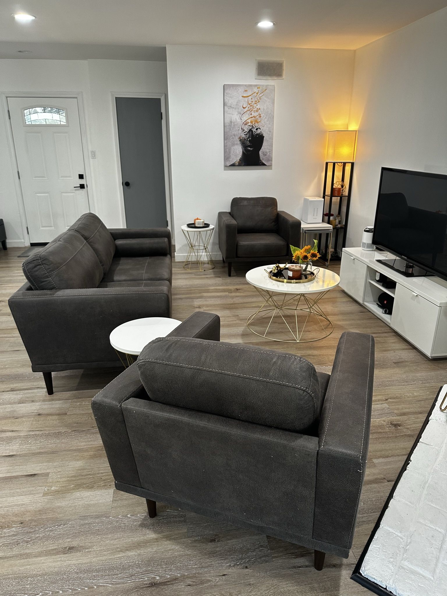 Beautiful Sofa Set ! For Up To 6 🛋️