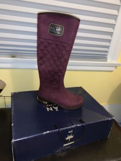 New Rain boots size 6