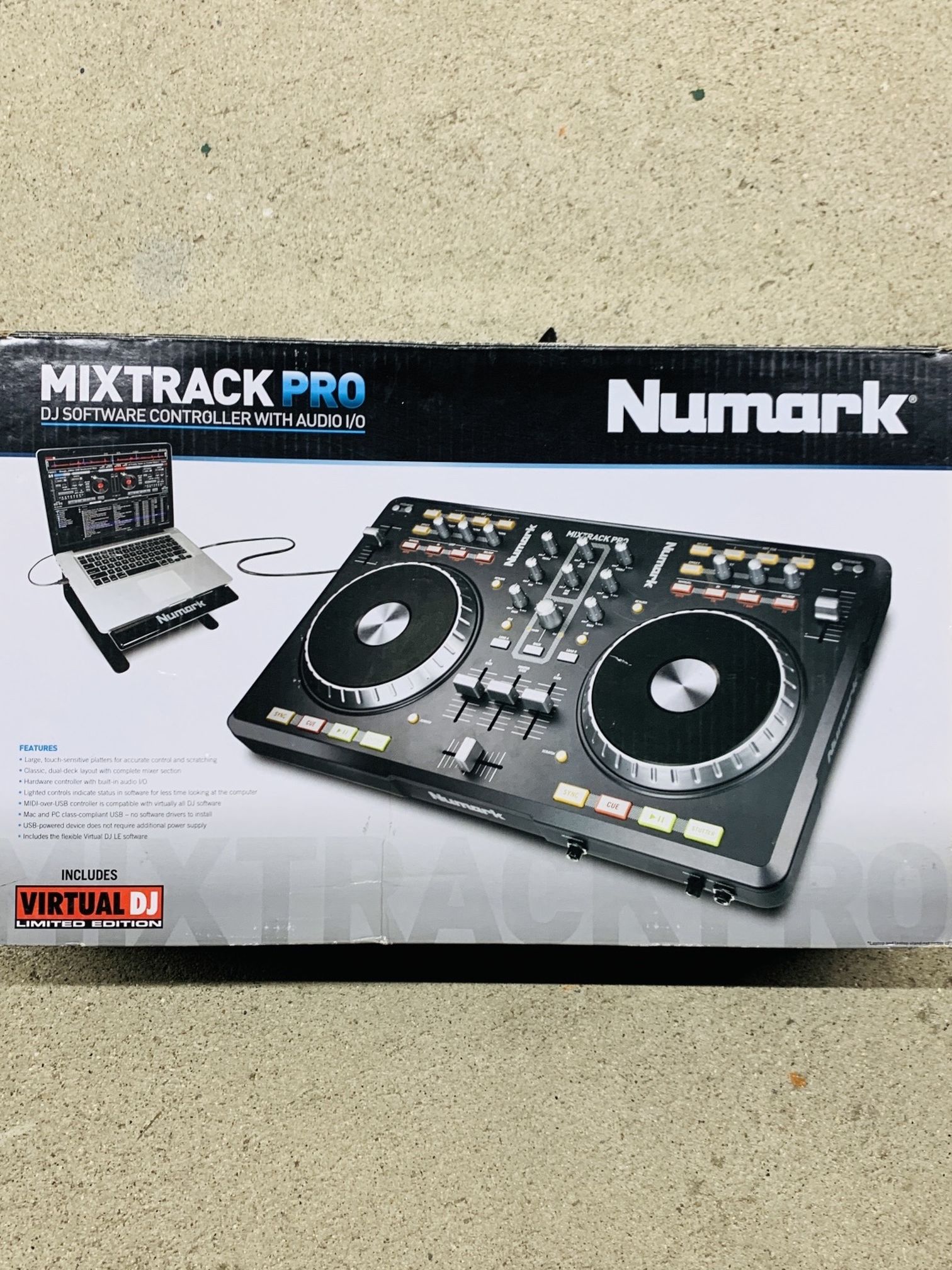 Numark Mixtrack Pro
