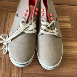 VANS. Shoes. Size. 7,5.  