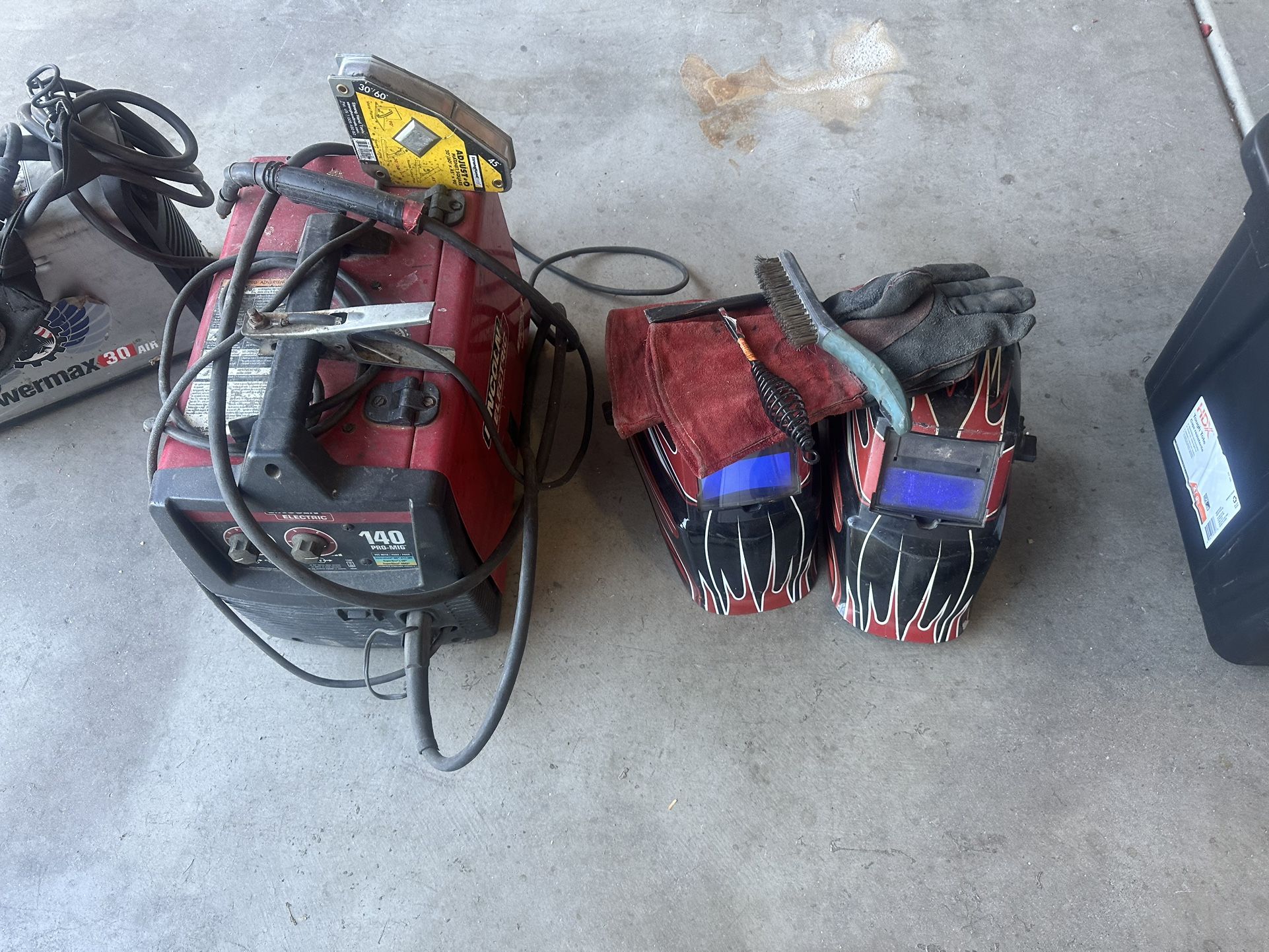 Lincoln Electric 140 Welder With Accessories 
