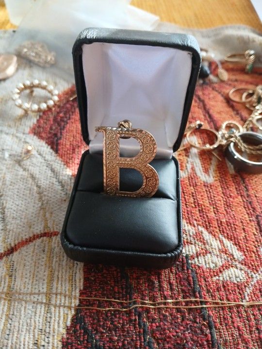 10k Yellow Gold Letter B Pendant