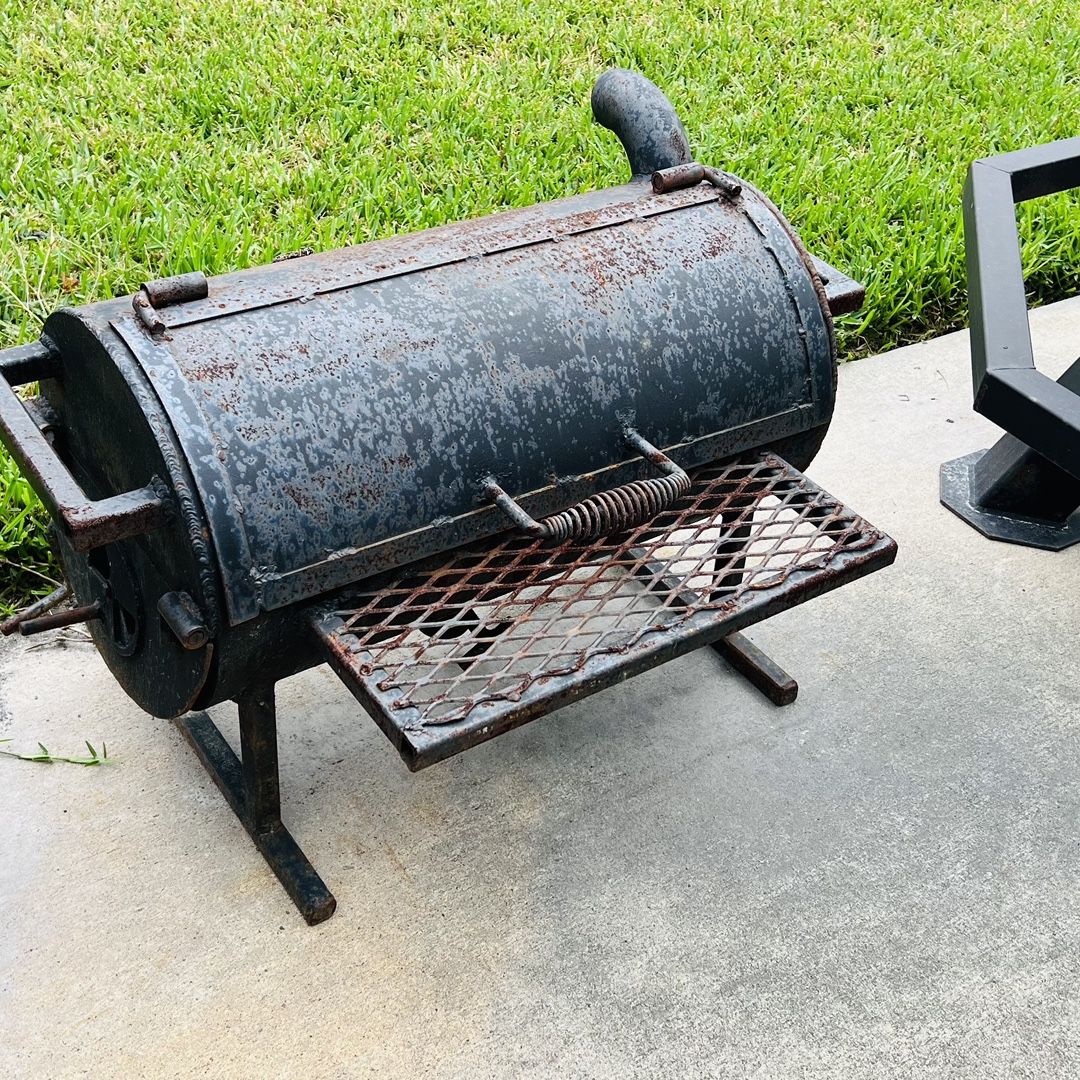 Heavy Duty 1/4” Portable BBQ Pit with Hitch Stand 