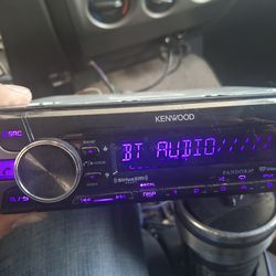 STEREO KENWOOD CD AUX USB BLUETOOTH CAMBIA DE DIFERENTES COLORES GOOD CONDICIÓN ABLO ESPAÑOL