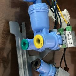 Frigidaire Refrigerator Water Inlet Valve / Water Supply Valve – FRSS2623SAN