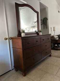 BEAUTIFUL Cherry Wood Furniture Finish Dresser with Mirror Aspen Home