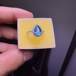 Gorgeous 😍😍 !! Blue Topaz And White Sapphire Ring Set In 925 Sterling Silver !