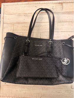 Michael Kors Voyager tote purse and wallet