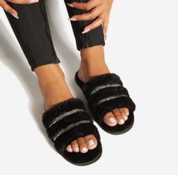 NWT Black Fuzzy Slide Sandals – ShoeDazzle Size Small (5.5–6)