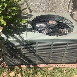 Air Conditioner In Excellent Condition , 3 TONS, Full Charge Freon   PRICE NEGOTIABLE 