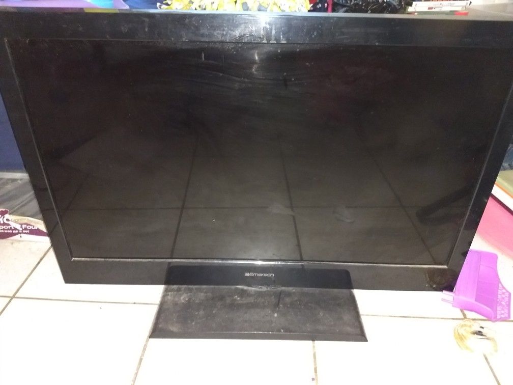 Emerson 32 inch TV