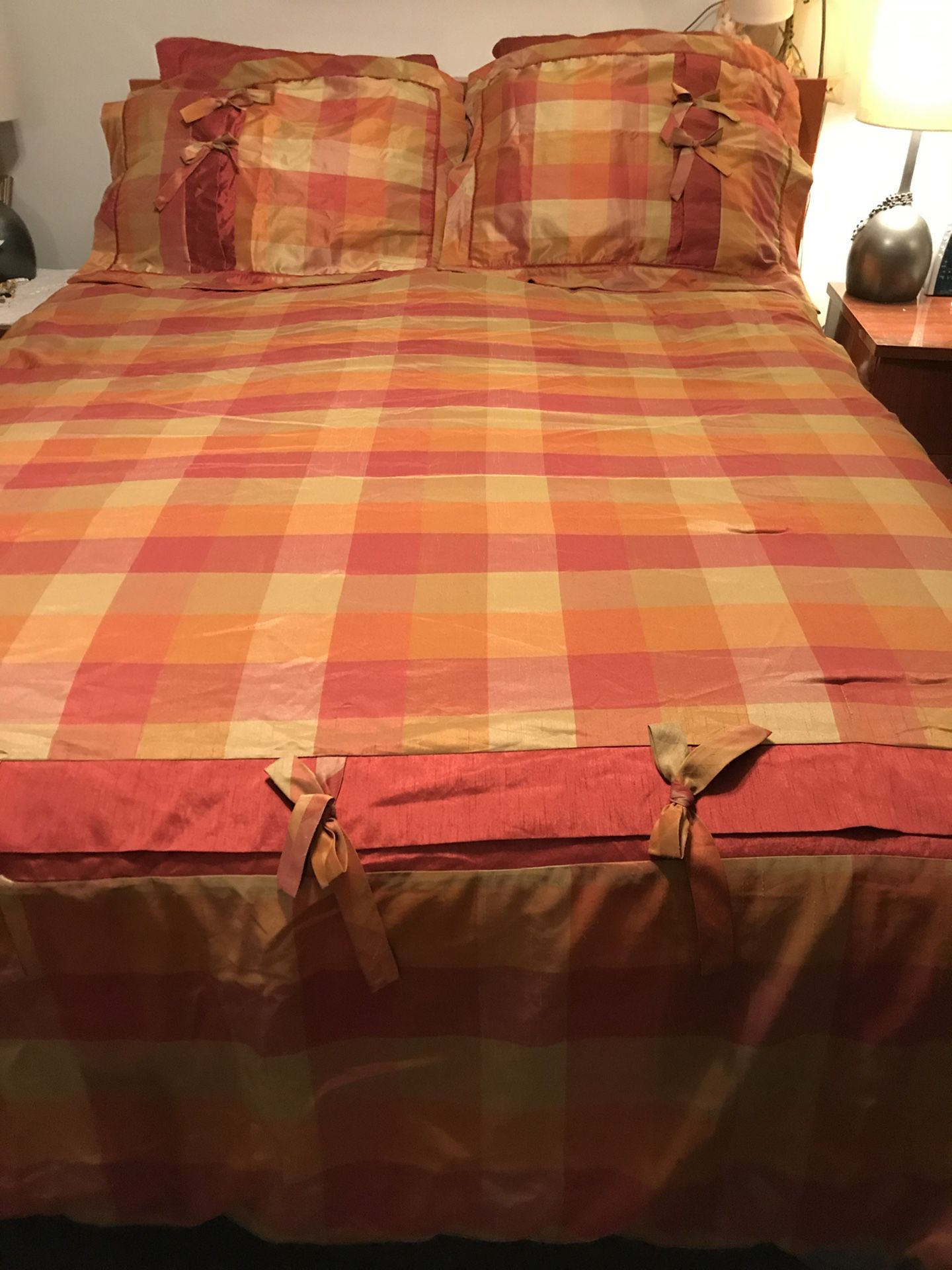 Beautiful Comforter Set by JC Penny’s In Warm Red, Orange & Gold, Excellent Condition, Smoke-Free Home