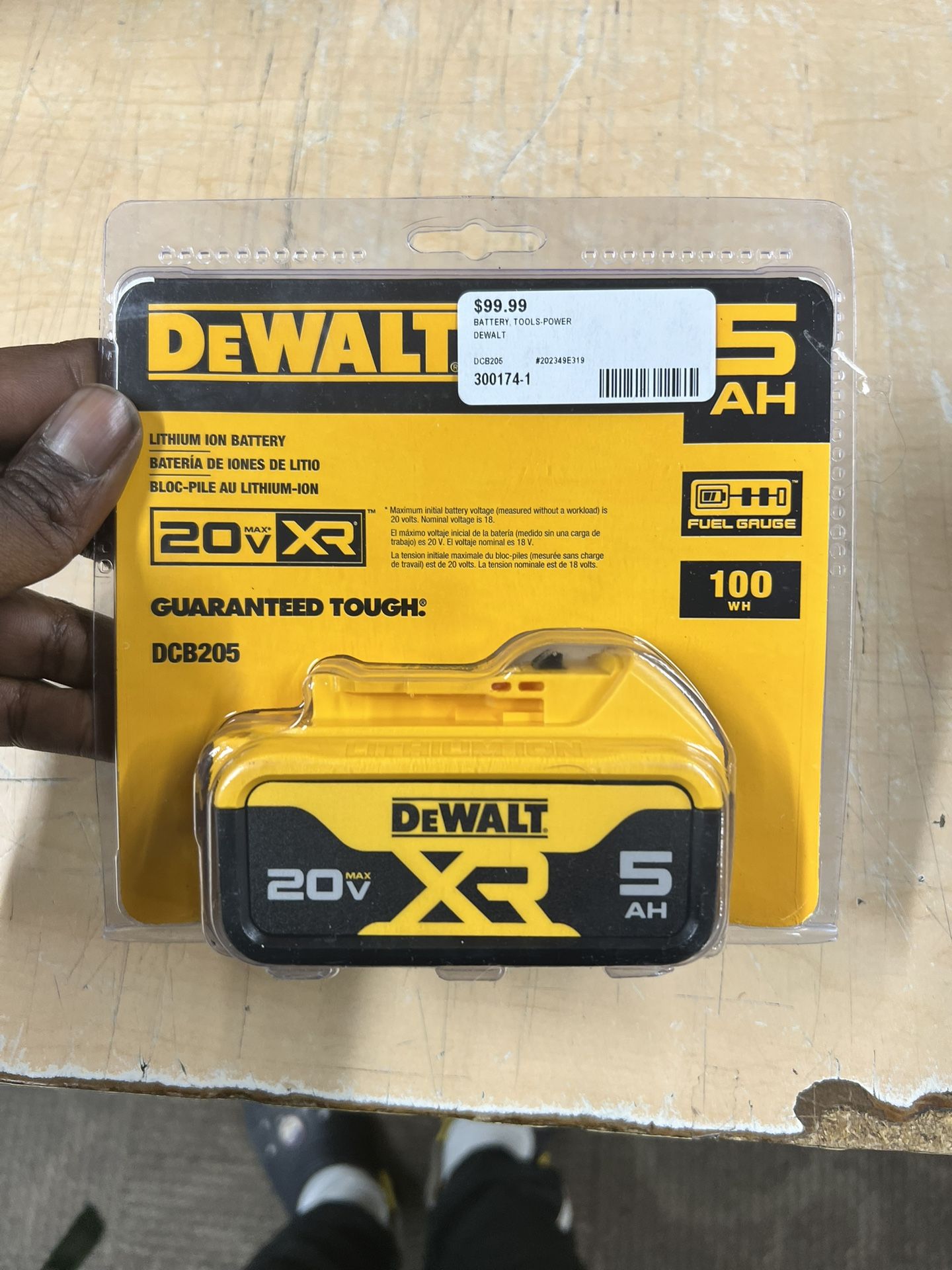 DEWALT 20v XR 5AH BATTERY BRAND NEW SELLING FOR $99‼️