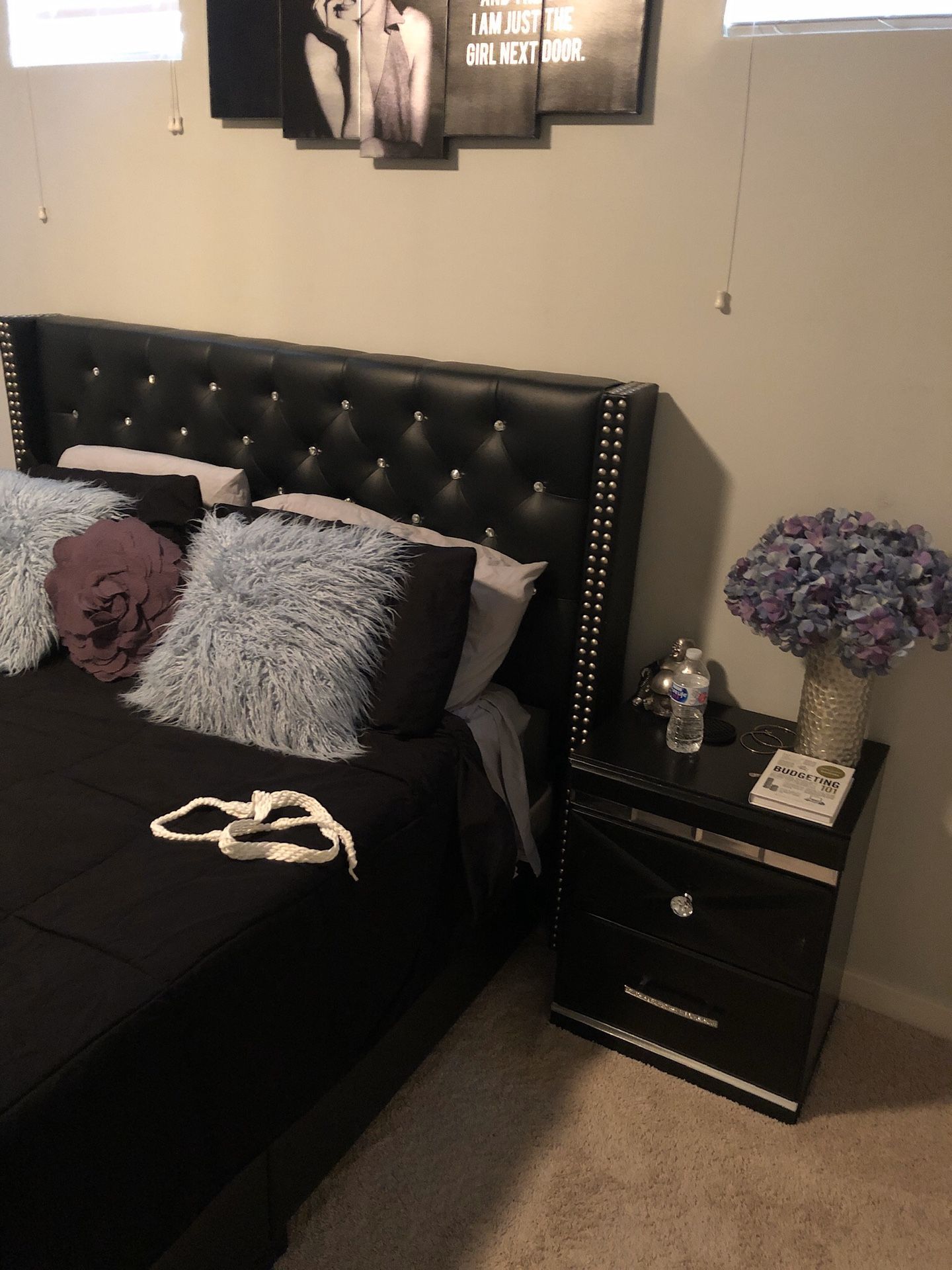 NEW QUEEN BED SET WITH NIGHTSTAND AND CHESS