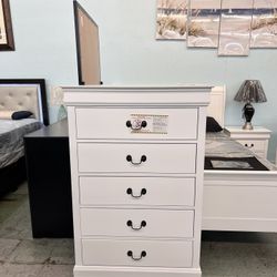 🔥Hot Deal🔥Brand New Chest Of Drawer/ Tall Dresser $249 Each, Matching Bedroom Set Available 