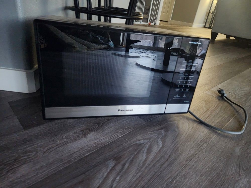 Panasonic Microwave Model NN-SB428S