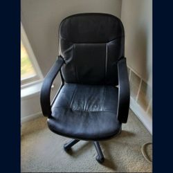 $30 Desk Chair It's Still Available 19114 Zip