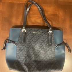 Michael Kors Voyager Tote