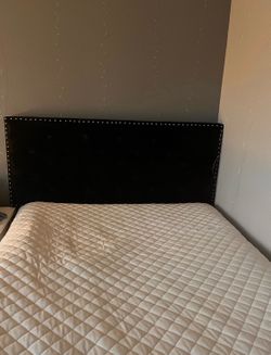 NEED GONE‼️Full bed frame