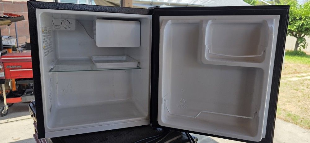 Hisense Mini Cooler Works Great