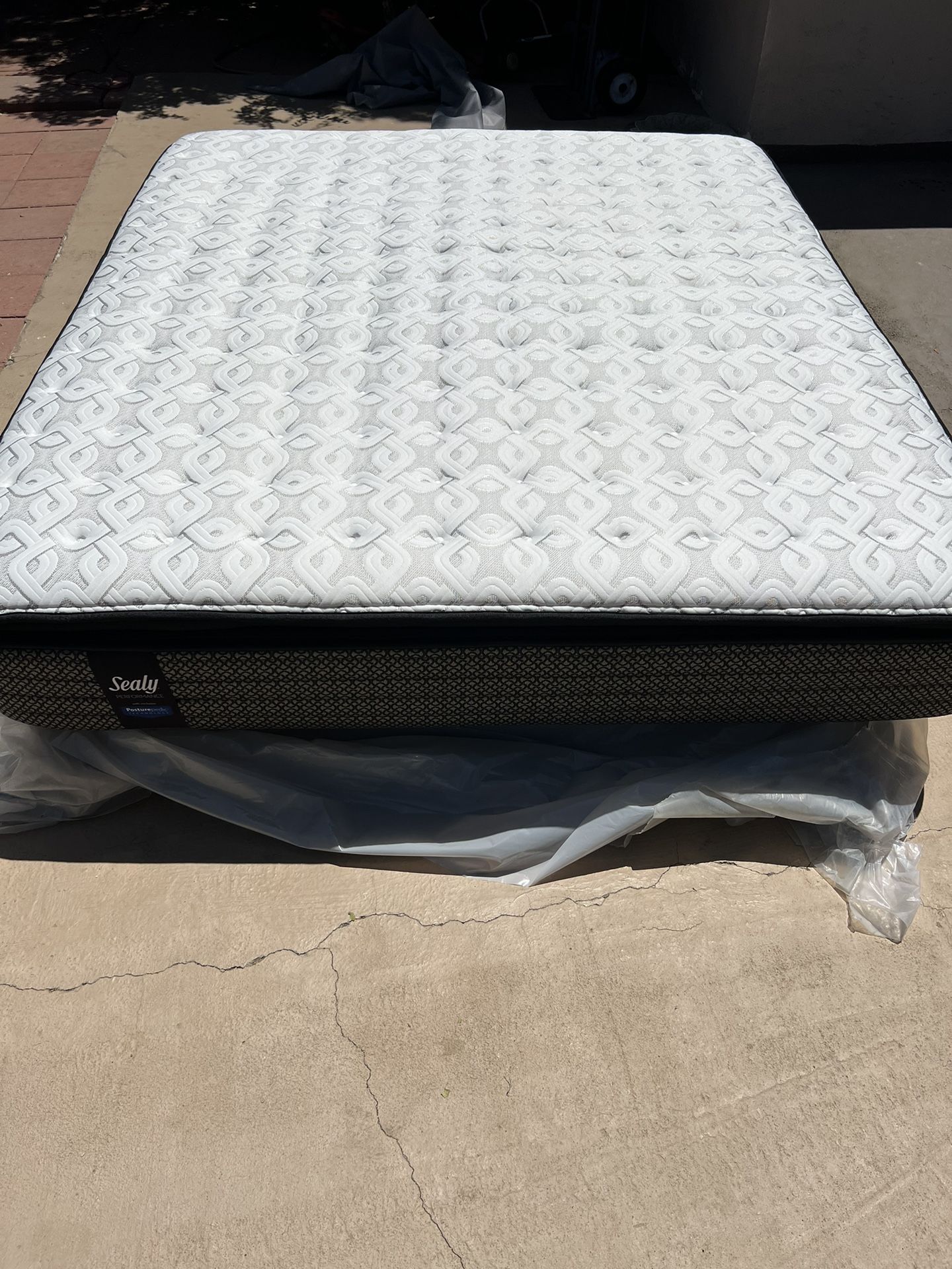 BRAND NEW SEALY CALIFORNIA KING PILLOWTOP MATTRESS ONLY