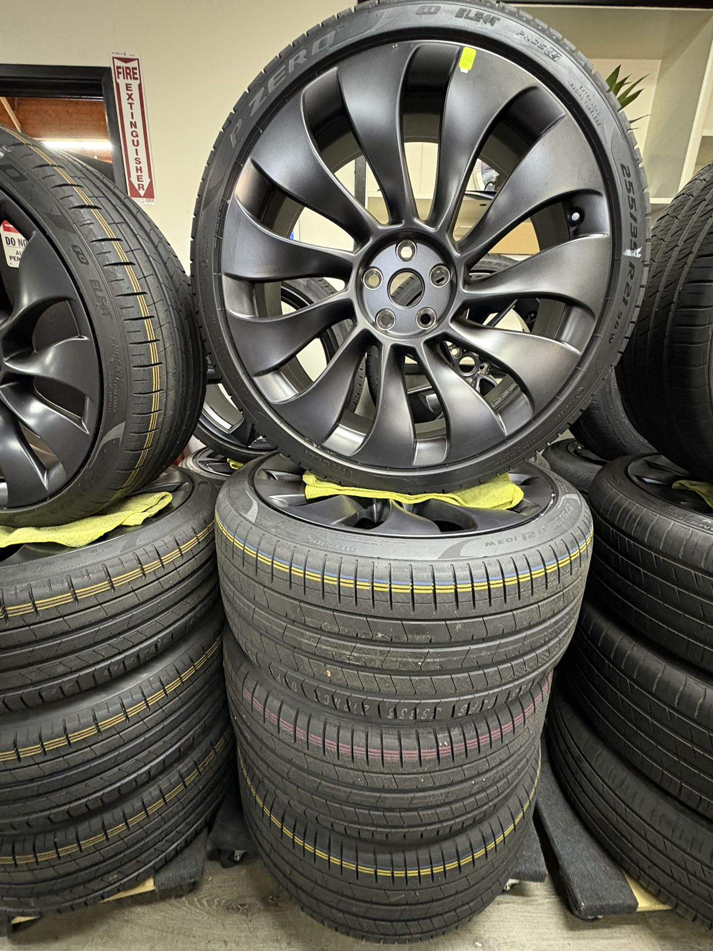 21" 2024 Model Y UberTurbine Performance Wheels SENSORS OEM Pirelli Staggered