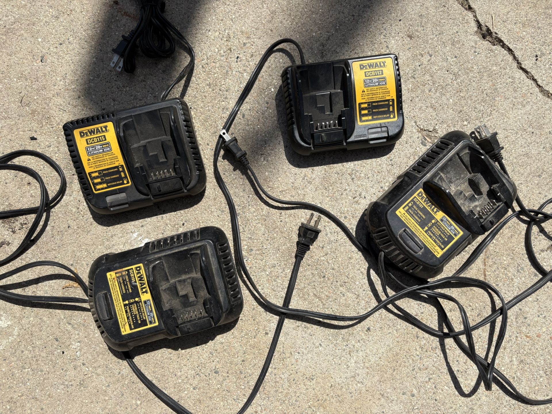 Four Dewalt Chargers All Work, Dewalt Battery Chargers 