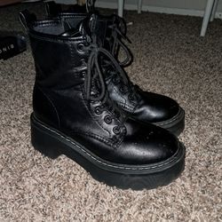 Wild Fable Boots Size 6