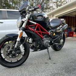 Ducati Monster 796
