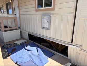 Mobile home skirting