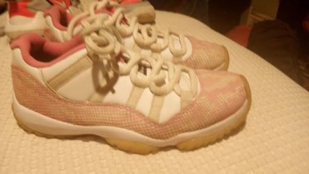 NIKE JORDAN 11 SIZE 8