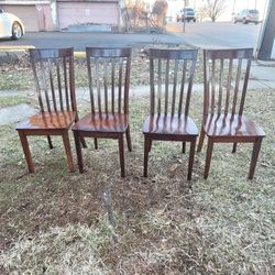 Table With 4 Chairs 
