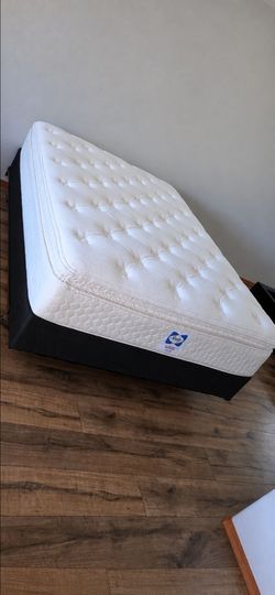 Very Nice Queen Sealy Pillowtop Mattress, Boxspring, Metal Bed Frame