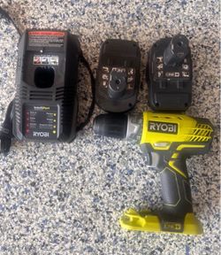 Ryobi ONE+ 18V drill/driver 2 batteries Ryobi IntelliPort charger