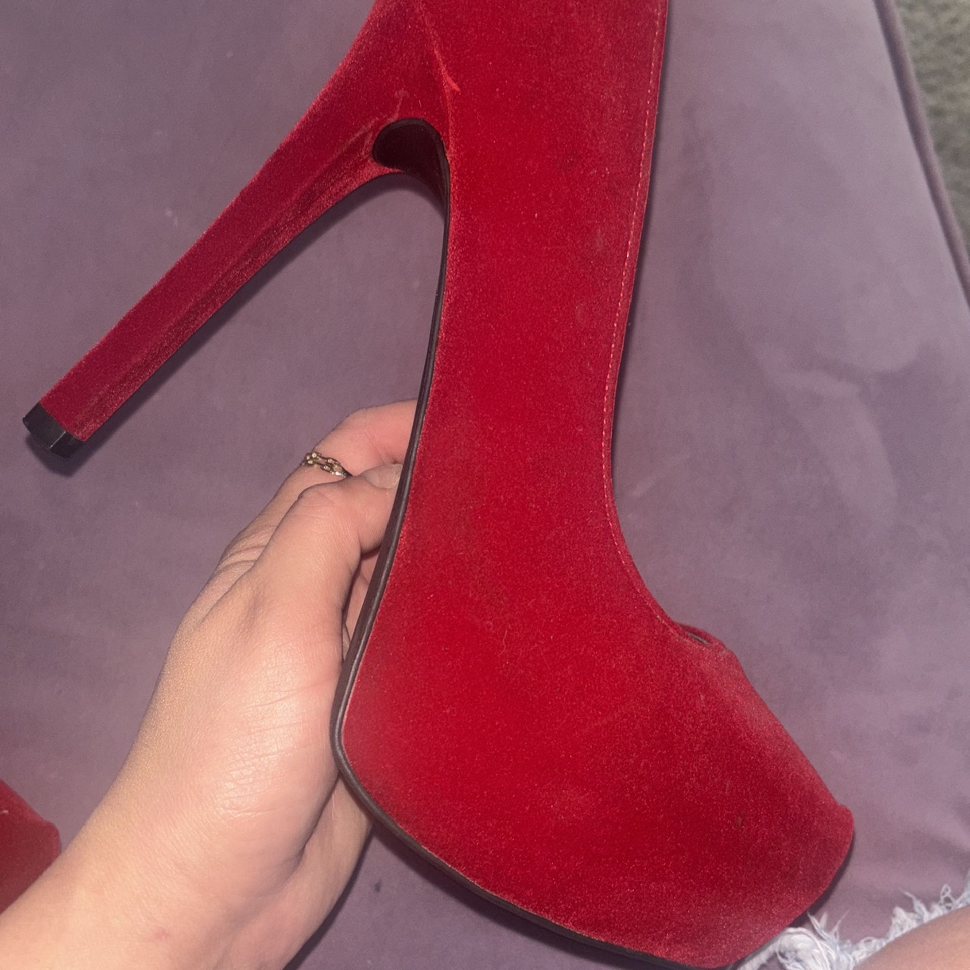 Red - Suede heels