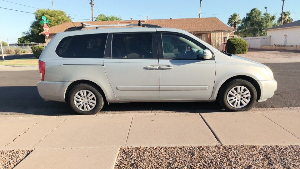 2012 Kia Sedona LX