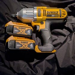 Brand New DeWalt DCF889 20V MAX XR Cordless 1/2" High Torque Impact Wrench
With Carrying Bag, Charger And 2 Battereies