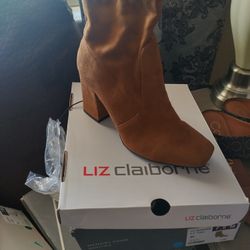  Ladies Shoes And Boots Size 7 To 8.5